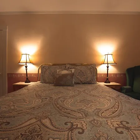 Deerfield Valley Inn - Mt Snow Bnb Fireplace Rooms And Breakfast-3