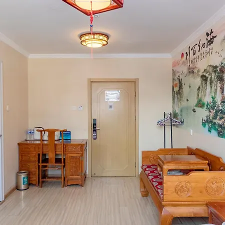 Happy Dragon Alley Hotel: City Center Charm with Free Coffee & Tourist Services-3