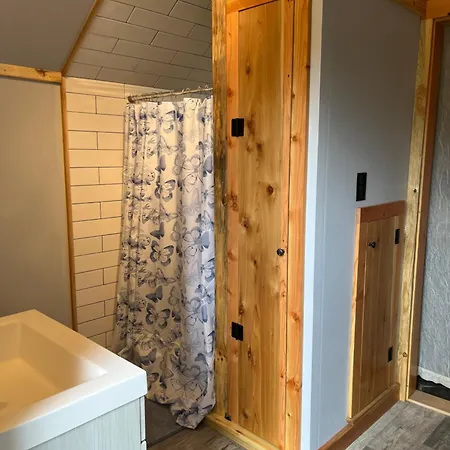 Cutest Little Cabin In The Woods-2