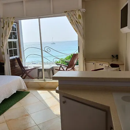 Coral Lane Beach Apartments-3