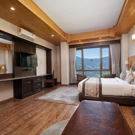 Summit Alpine Abode Hotel 5 Mins From Mg Marg-2