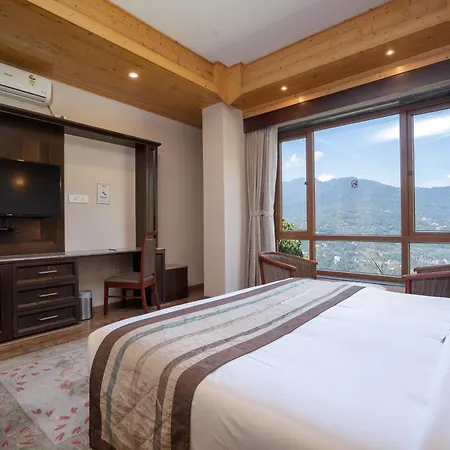Summit Alpine Abode Hotel 5 Mins From Mg Marg-2