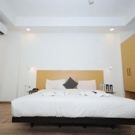 Hotel Wedlock Near Artemis Hospital-3