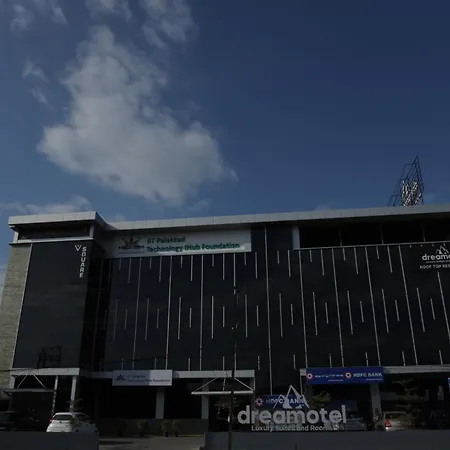 Dreamotel Luxury Suites-2