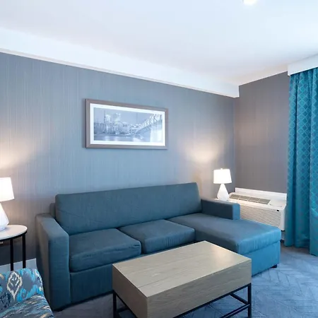 Sandman Signature Calgary Airport Hotel-3