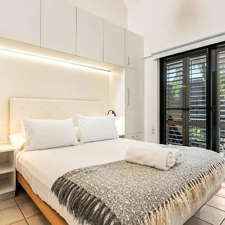 Julians Apartments-3