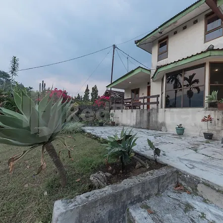Bens Homestay Mitra Reddoorz-3