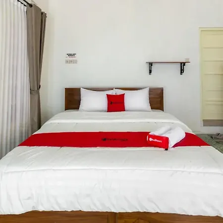RedDoorz Syariah near Titik Nol Yogyakarta-3