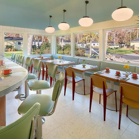 Silver Sands Motel & Beach Bungalows-3