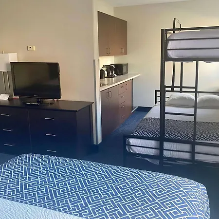 Super 8 By Wyndham Lachenaie/Terrebonne-3