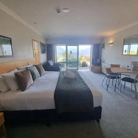 Hotel Lake Brunner-3