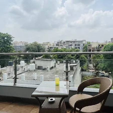 Bluo 1Bhk Suite - Balcony, Lift, Gym, Parking-3