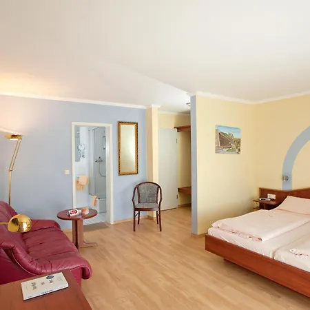 Land-Gut-Hotel Burgblick-2