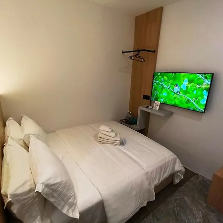 Red'S Hotel-2