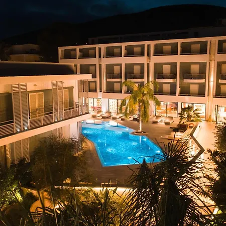 Flisvos Royal Hotel & Suites-3