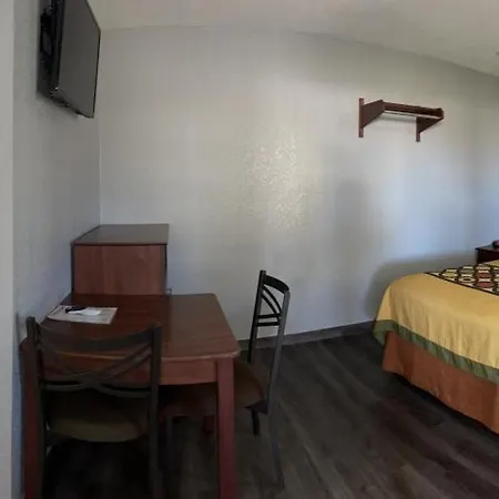 Budget Inn Buffalo-2
