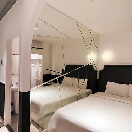 A In Hotel Del Luna-3
