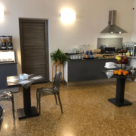 Hotel Cairoli-2