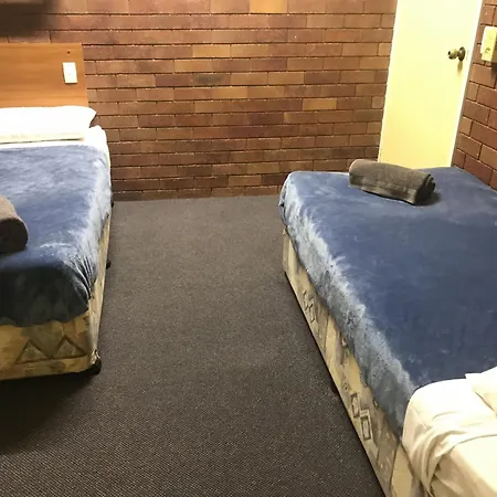 Golden West Motor Inn-2