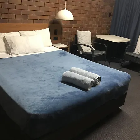 Golden West Motor Inn-3