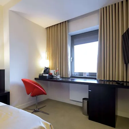 Ramada Plaza By Wyndham Bucharest Convention Center-3