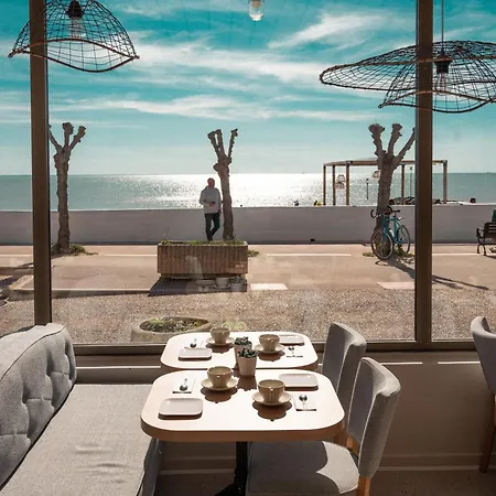 Hôtel Le Rivage vue sur mer - LOGIS - Châtelaillon-plage-2