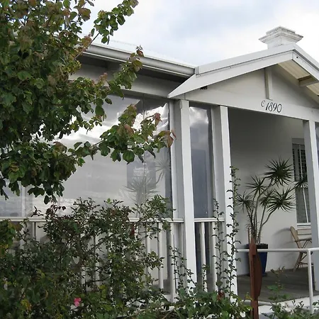 Three Chimneys Bed And Breakfast Boutique Guest House-3