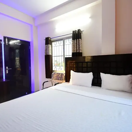Garden Guest House 250M From Vfs Global & Rene Tower , Acropolis Mall-3