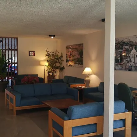 Hotel Las Palmas Midway Inn-3