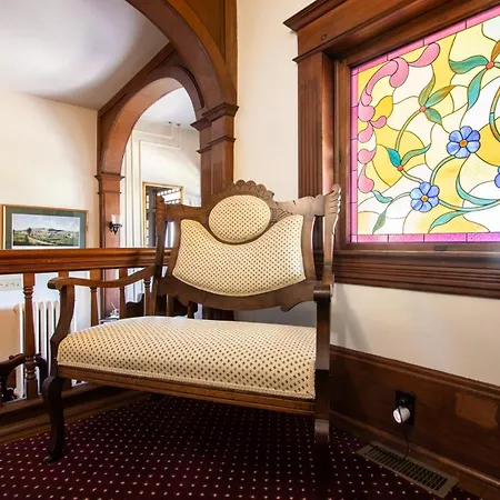 The Oaks Victorian Inn-2
