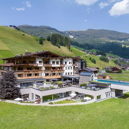 Natur- & Wanderhotel Tuxertal-3