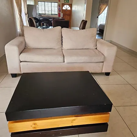 Booth Suite Hotel Mafikeng-3