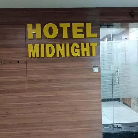 Hotel Midnight-2