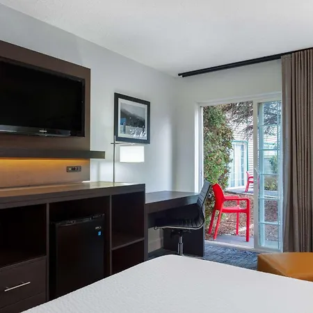Ramada By Wyndham Spokane Airport-2