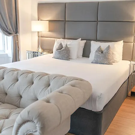 Edinburgh Castle Apartments-2