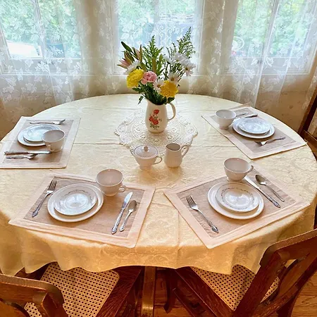 Pansy'S Parlor Bed & Breakfast-3