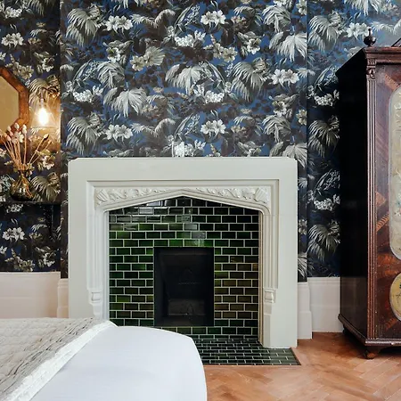 The Black Lion Pub&Boutique Guesthouse-3