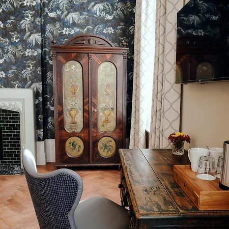 The Black Lion Pub&Boutique Guesthouse-2