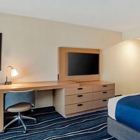Best Western Plus Marina Gateway Hotel-3
