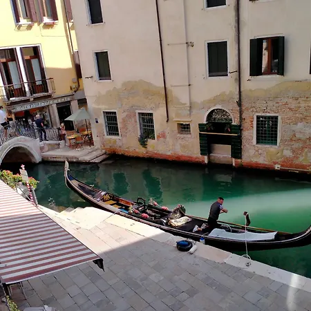 Dimora Al Doge Beato Canal View-3