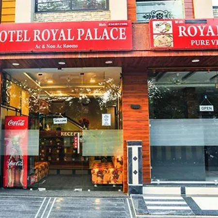 Fabhotel Royal Palace-3