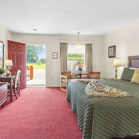 Blue Spruce Inn & Suites-3