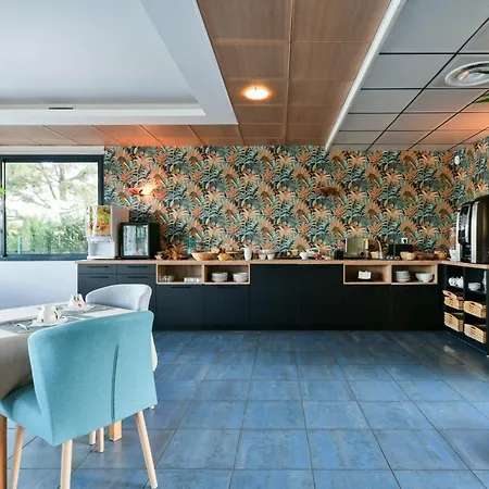 Hotel Le Pavillon Bleu-3