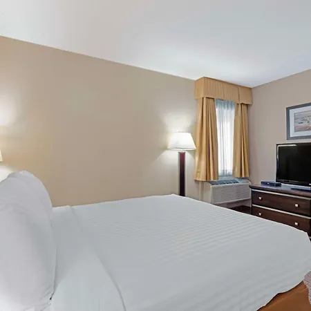 Best Western Plus Emerald Isle Hotel-2