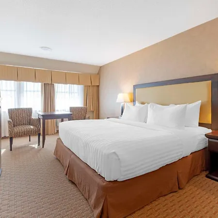 Best Western Plus Emerald Isle Hotel-2