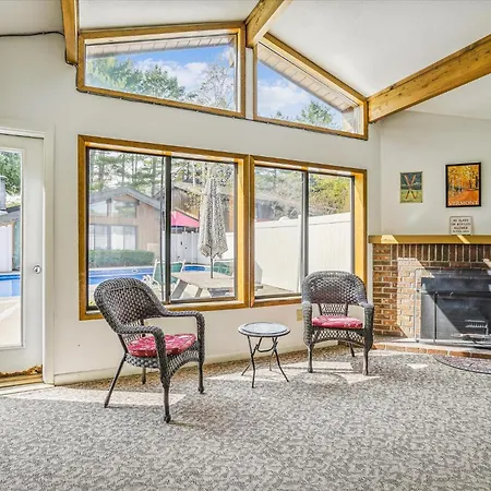 Cedarbrook Deluxe Two Bedroom Suite With Outdoor Heated Pool 21202-2