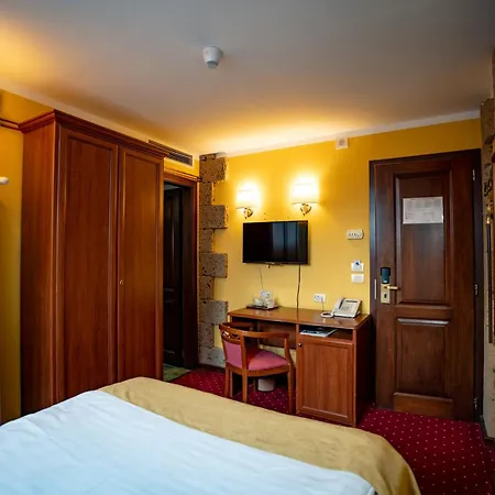 House Of Dracula Hotel-3