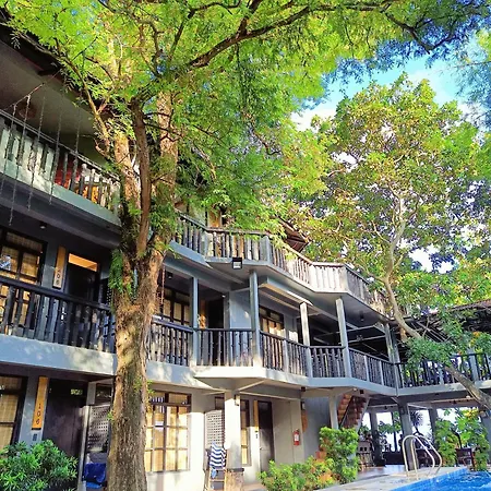 The Henry Resort Taramindu Laiya-3