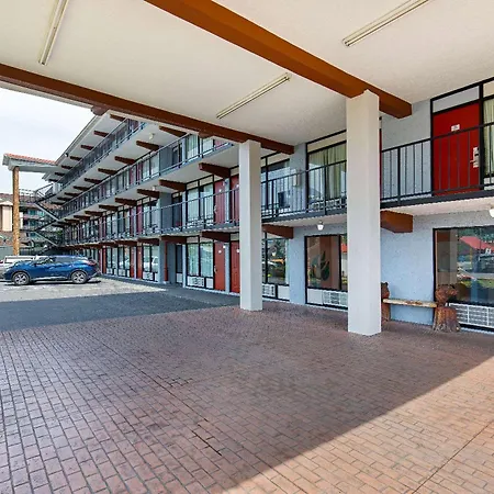 Americana Inn A Travelodge By Wyndham-2