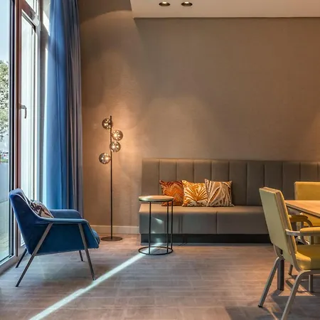 Courtyard By Marriott Cologne-3